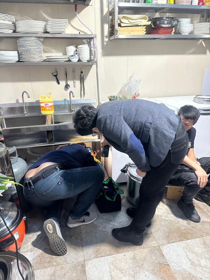 5-部门主管领导带队为用户排忧.jpg