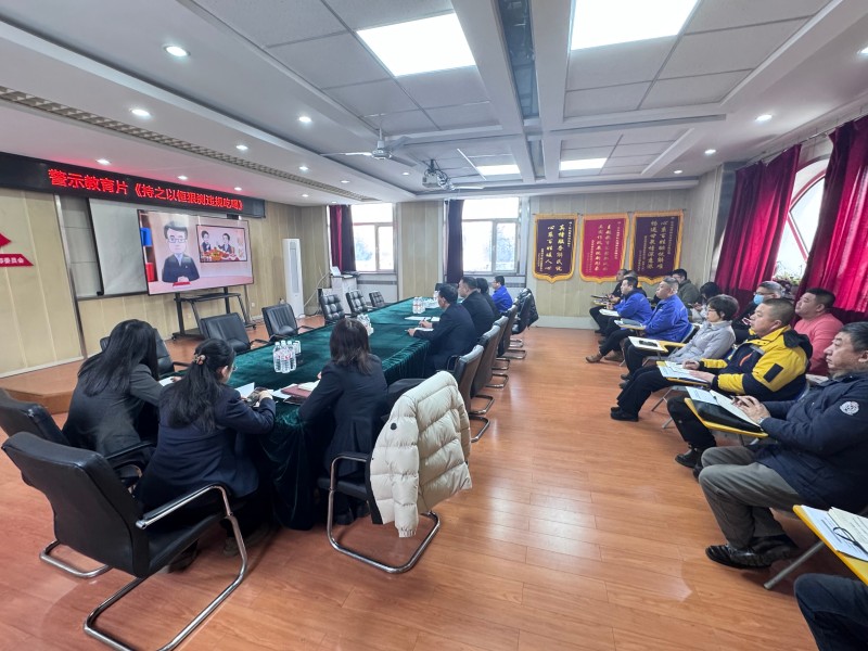 13-党员集中学习.jpg